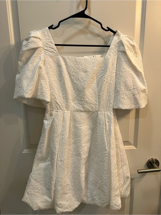 SHEIN Dresses & Skirts - SHEIN White Textured Mini Dress with Puff Sleeves
